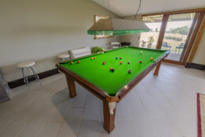 Pool table